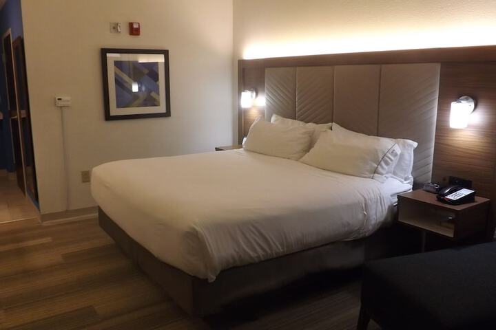 Room 13 of 60