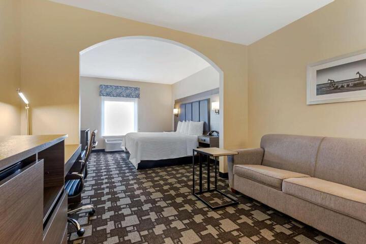 1 King Bed Microwave, Refrigerator High Speed Internet Accessible Full Breakfast (2 of 19)