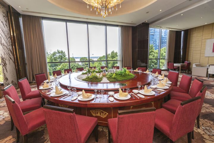 Dining 39 of 58