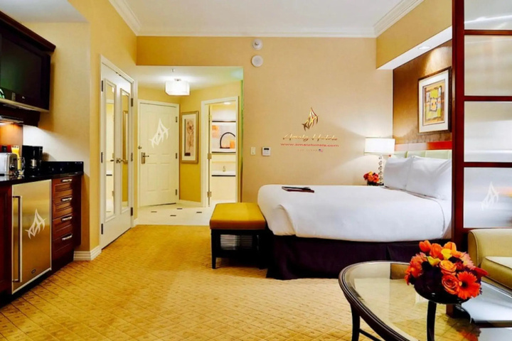 Room 6 of 28