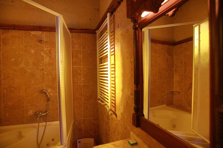 Jetted tub