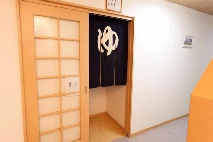 Ballroom/Hall 24 of 27