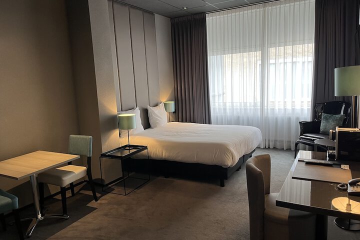 Room 13 of 28