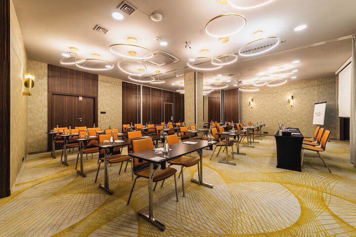 Business Center 44 of 48