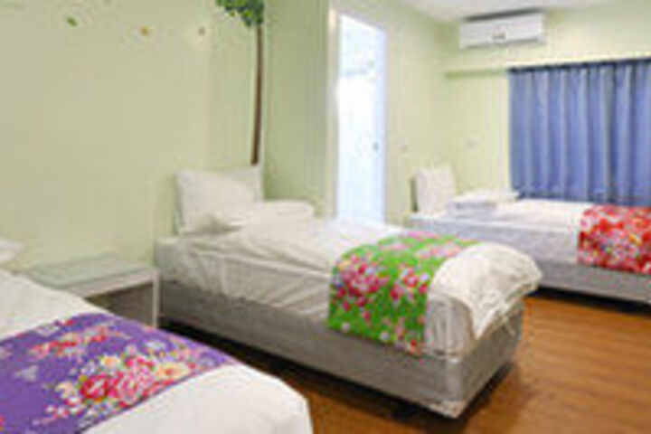 Room 10 of 30