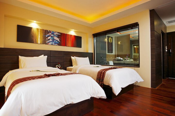 Room 6 of 90
