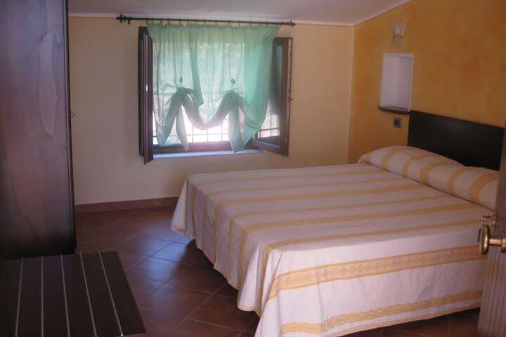 Room 4 of 11