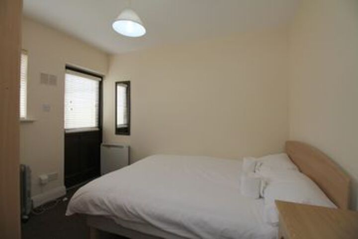 Room 5 of 11