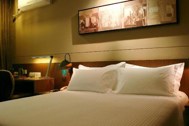 Zhanghe Hotel (Taiyuan high tech Zone Xuefu street subway station store)