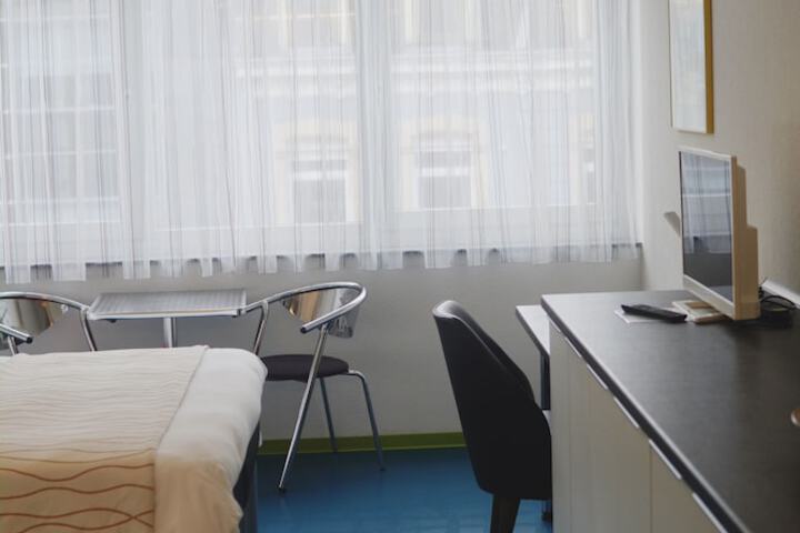 Room 9 of 29