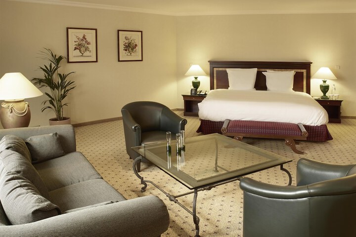 Room 32 of 122