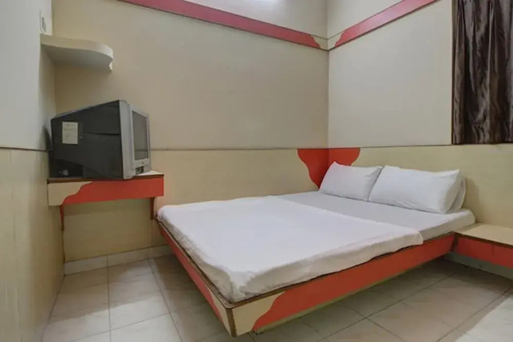 Room 3 of 10