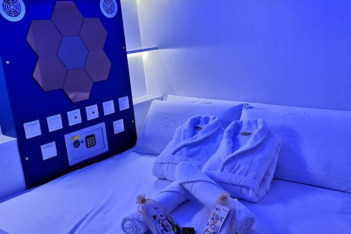 Room 6 of 84