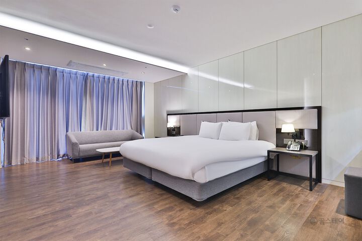 Room 55 of 108