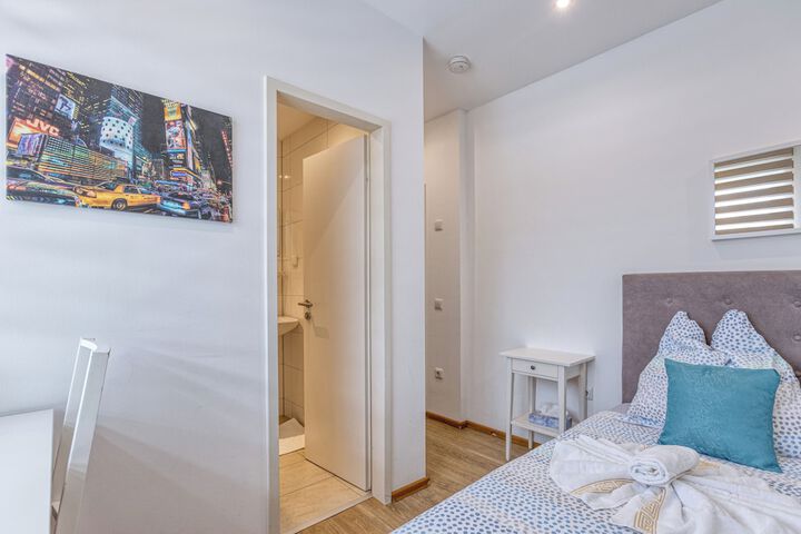 Room 5 of 43
