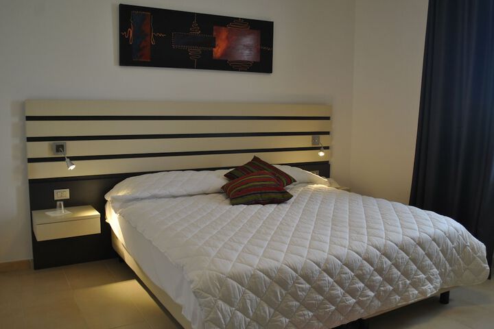 Room 8 of 37