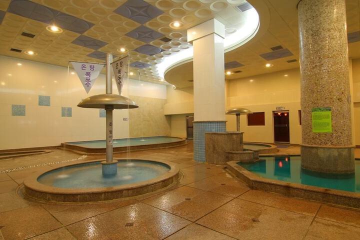 Hotel Pool