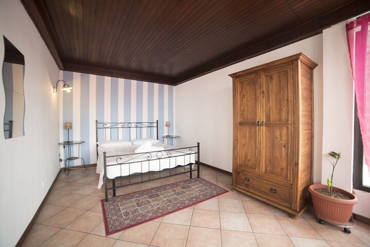 Room 2 of 58