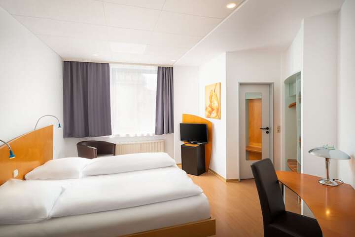 Room 7 of 24