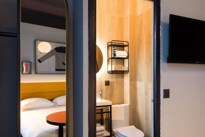 Room 16 of 112