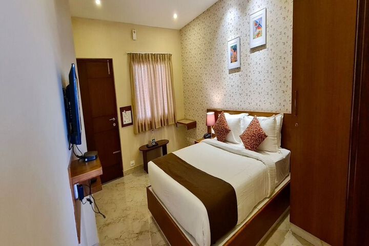 Room 2 of 19