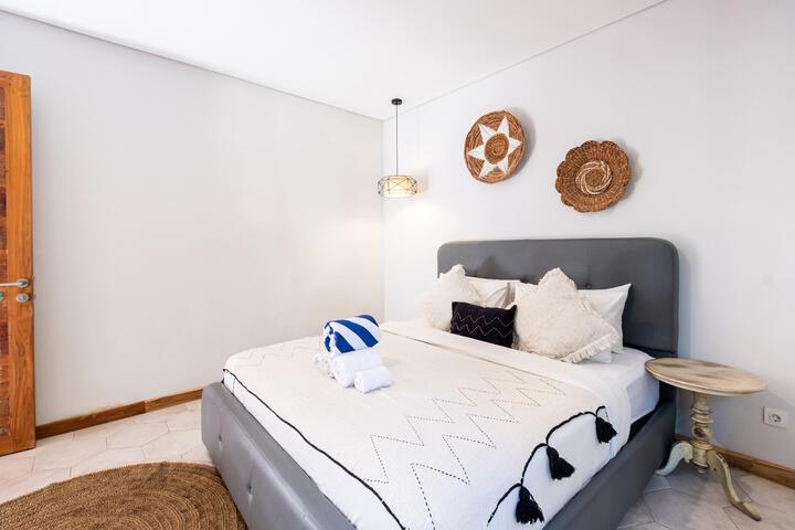 Room 1 of 25