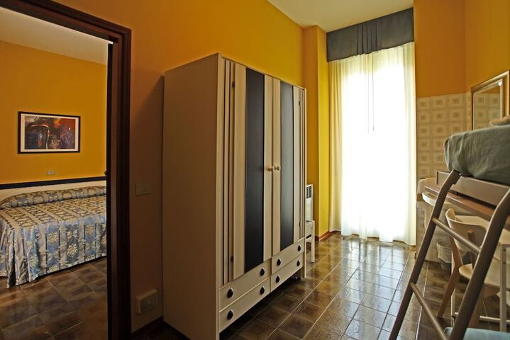 Room 14 of 33