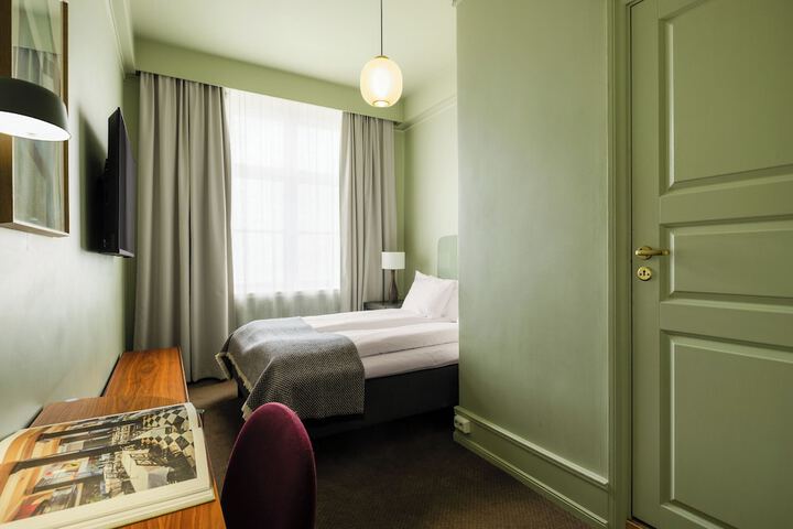Room 45 of 97