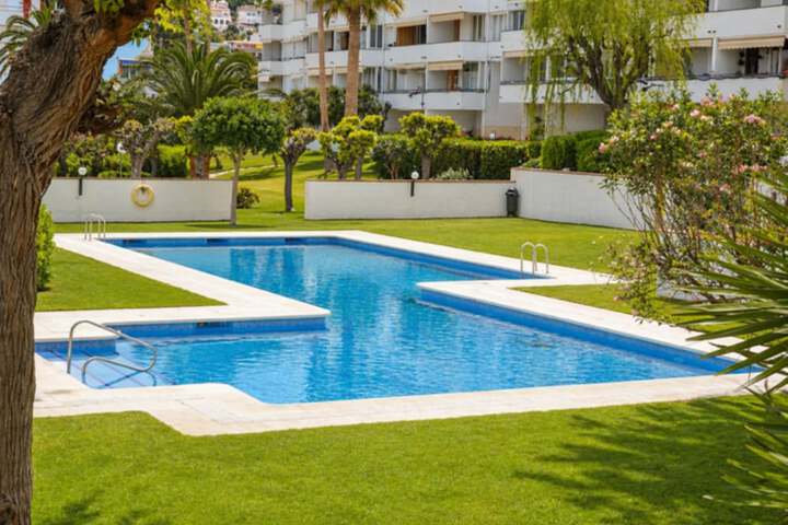 Pool 21 of 24