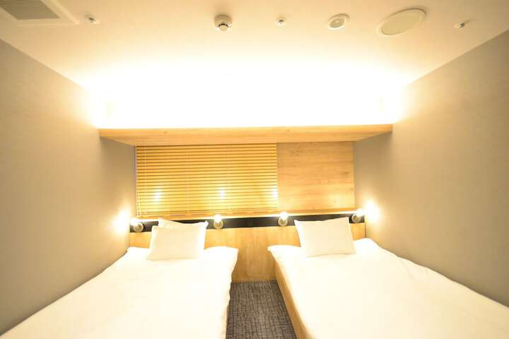 Room 16 of 37