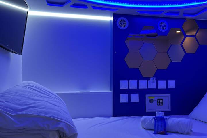 Room 30 of 84