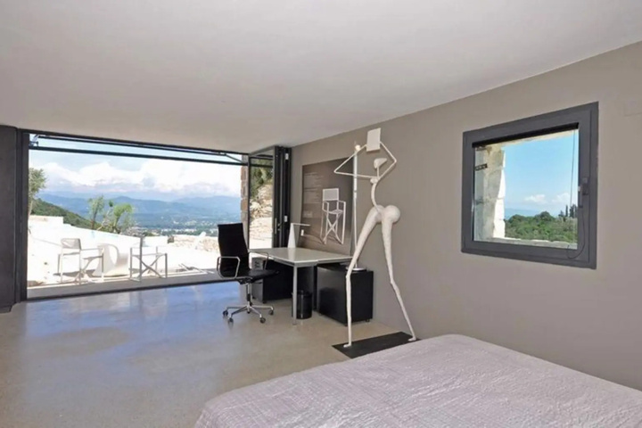 Room 3 of 12