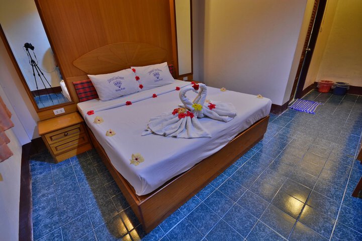 Room 8 of 96