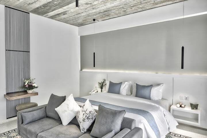 Room 4 of 44