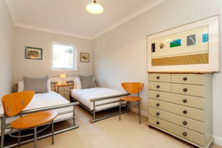Room 12 of 18