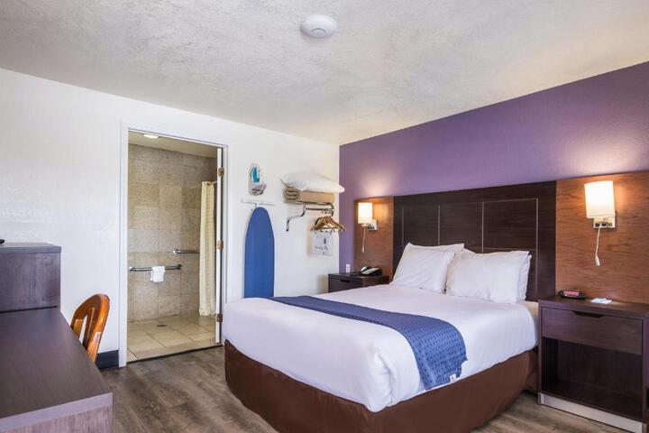 2 Queen Beds (8 of 17)