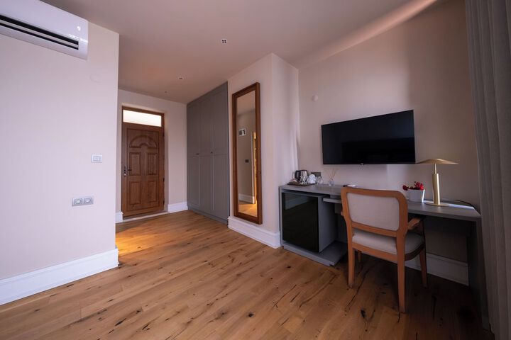 Room 3 of 48