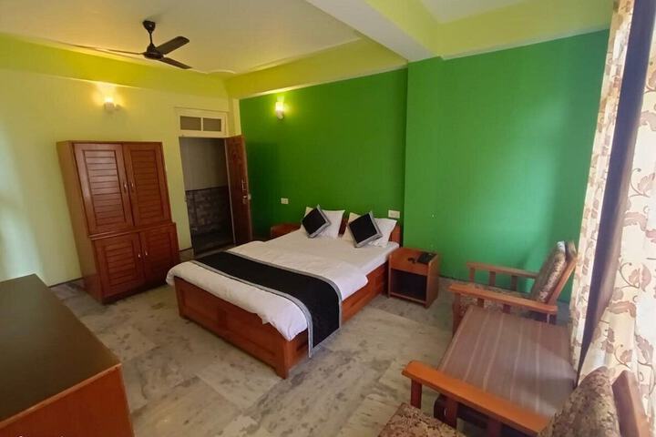 Room 2 of 6