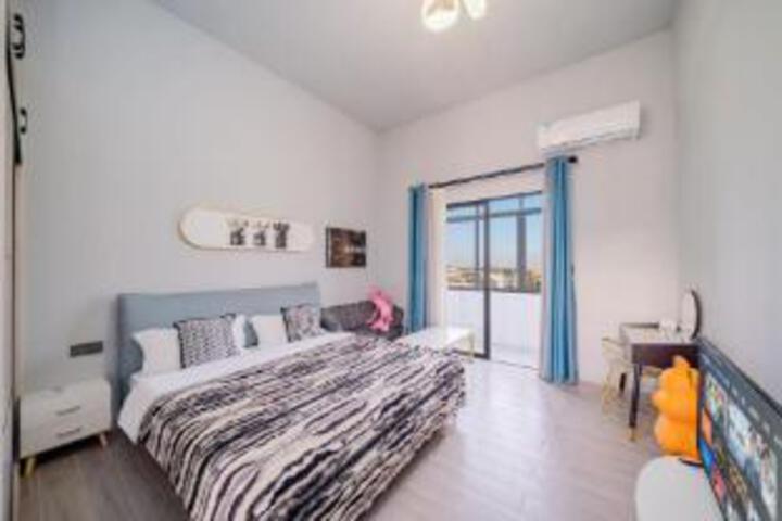 Room 5 of 7