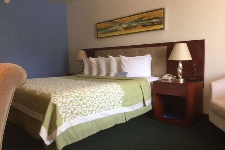 Room 6 of 18