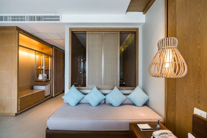 Room 25 of 104