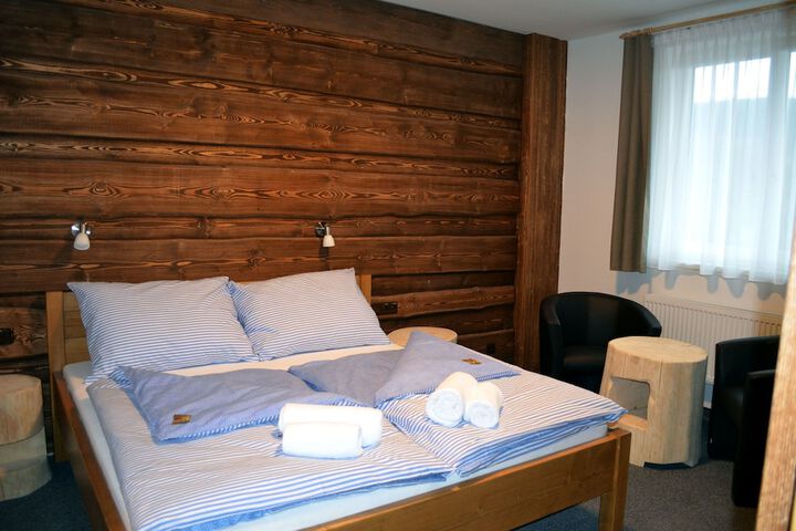 Room 6 of 25