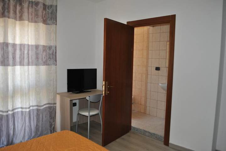 Room 9 of 37