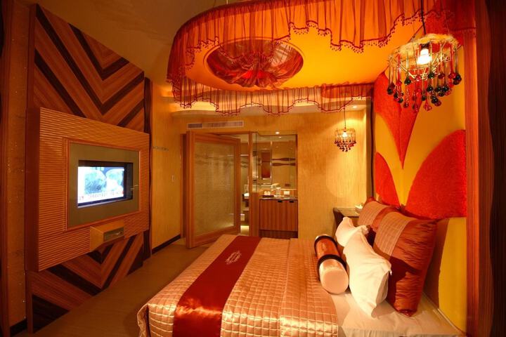 Room 23 of 33