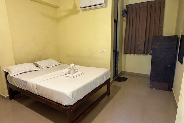 Room 9 of 25
