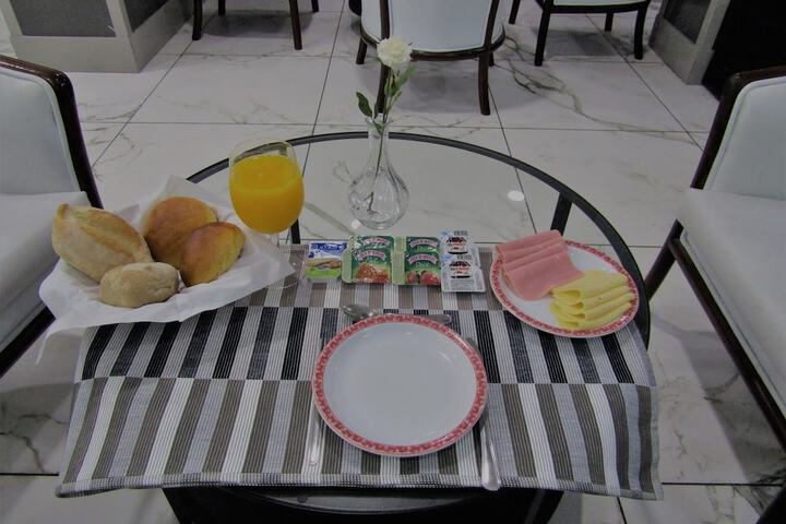 Breakfast/Coffee Service 41 of 65