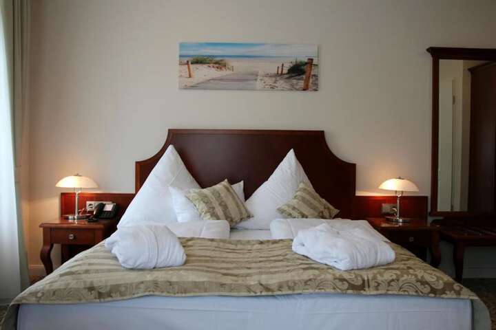 Room 9 of 26