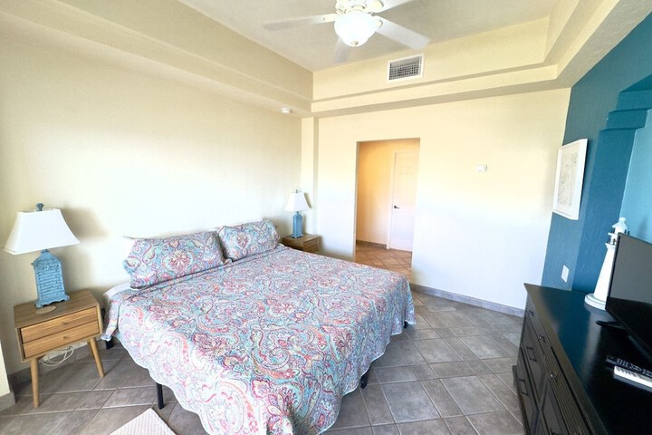 Room 2 of 37