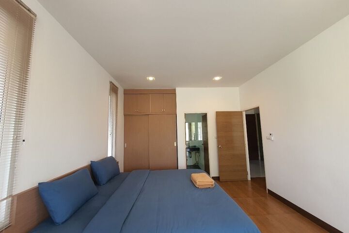 Room 2 of 263