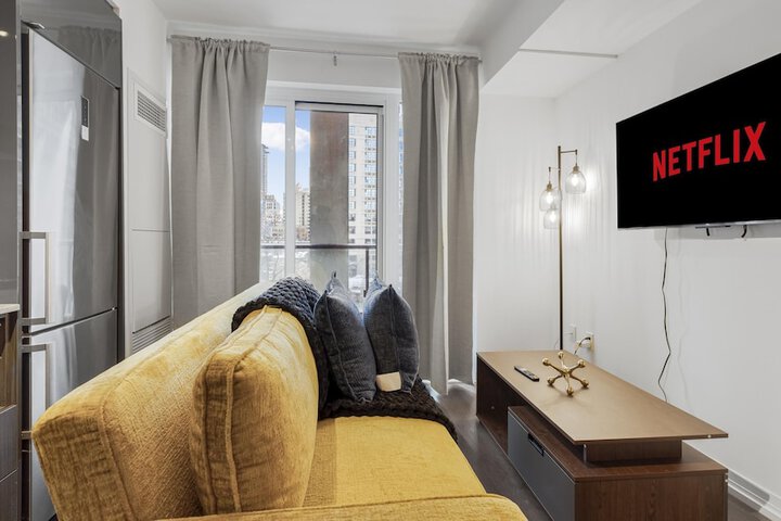 Room 6 of 14